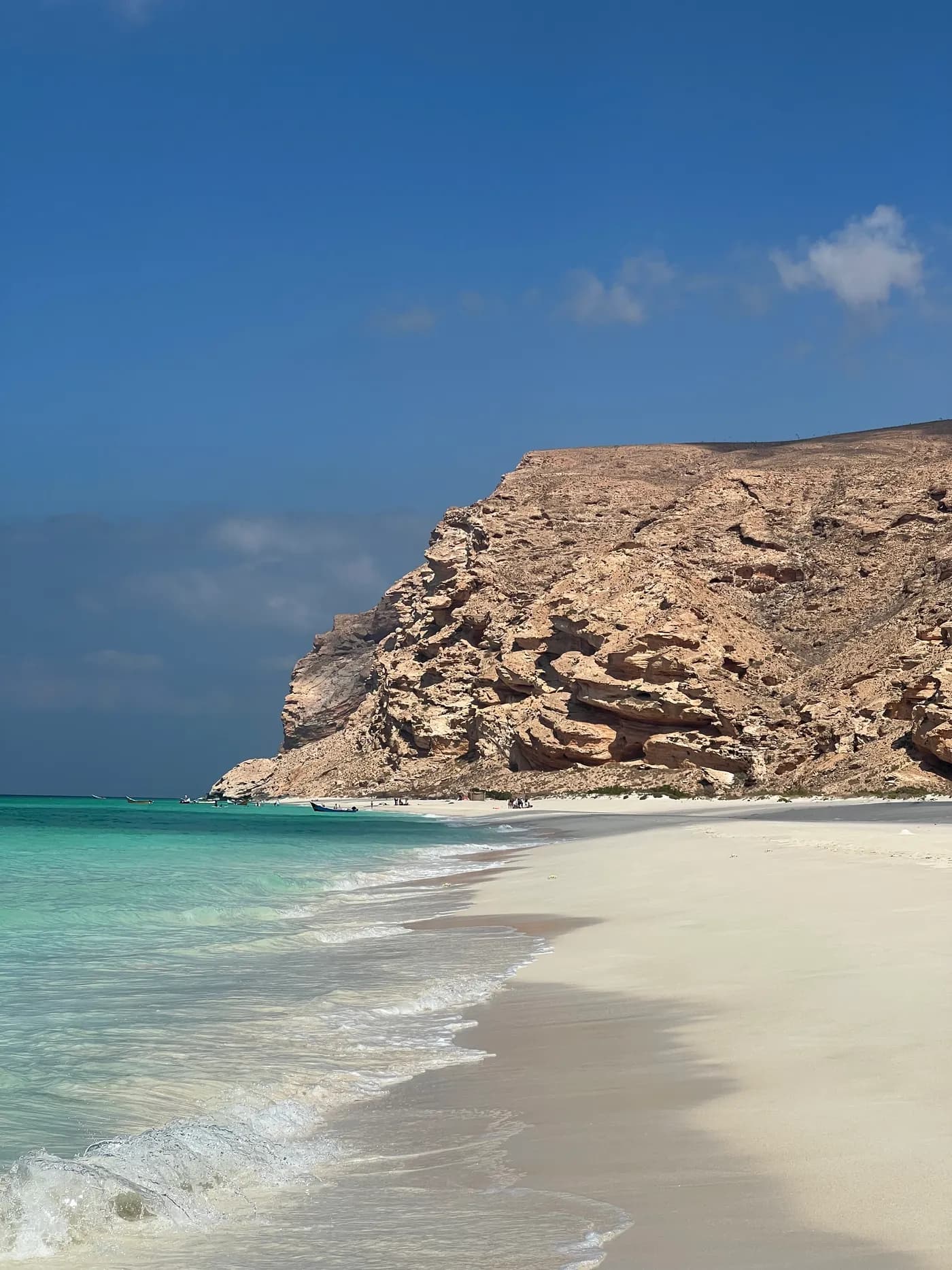 Playa de Shuab y delfines