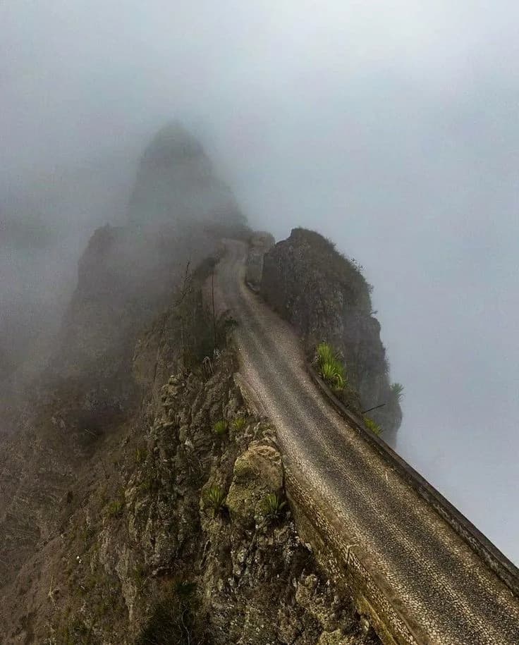 Senderos entre nubes